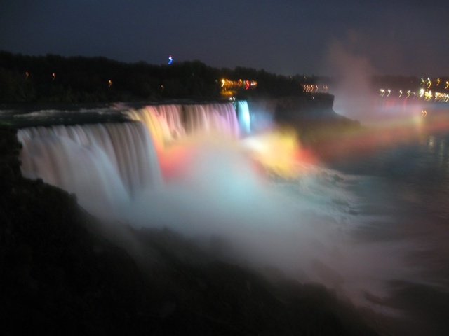 น้ำตกไนแอการา (Niagara Falls) 