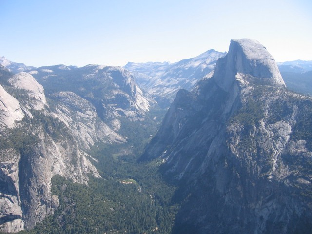 Glacier Point หนึ่งในจุดชมวิวอันดับ 1 ของอุทยานแห่งชาติโยเซมิตี (Yosemite National Park) 