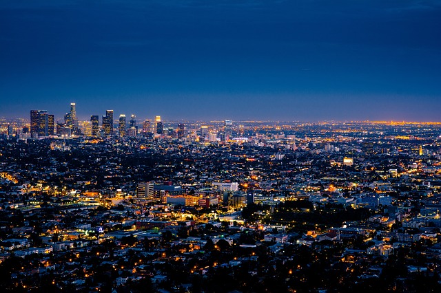 เมืองลอสแองเจลิส (Los Angeles) ในยามค่ำคืน