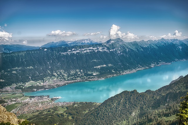 Lake Brienz คือหนึ่งในสถานที่ท่องเที่ยวในอินเตอร์ลาเก้น (Interlaken) ที่คุณไม่ควรพลาด